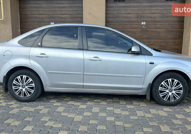 Форд Фокус 2005 в Виннице на Automoto.ua Серый Форд Фокус, объемом двигателя 1.6 л и пробегом 310 тыс. км за 3899 $, фото 4 на Automoto.ua