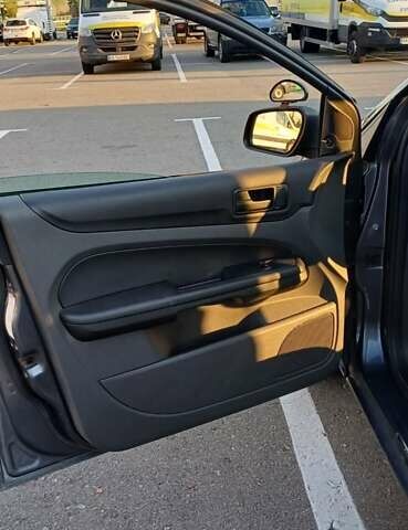 Серый Форд Фокус, объемом двигателя 1.4 л и пробегом 475 тыс. км за 3500 $, фото 9 на Automoto.ua