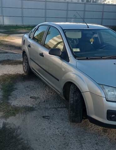 Серый Форд Фокус, объемом двигателя 1.6 л и пробегом 400 тыс. км за 3600 $, фото 5 на Automoto.ua