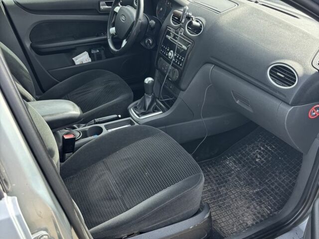 Сірий Форд Фокус, об'ємом двигуна 1.6 л та пробігом 273 тис. км за 3500 $, фото 4 на Automoto.ua