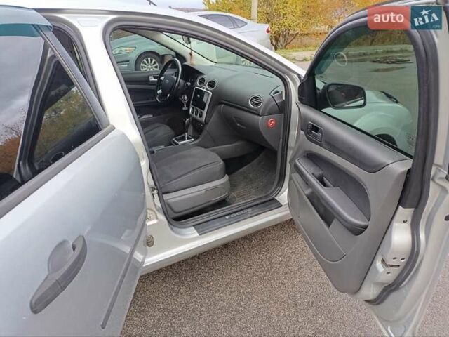 Форд Фокус 2005 у Києві на Automoto.ua Сірий Форд Фокус, об'ємом двигуна 1.56 л та пробігом 223 тис. км за 4900 $, фото 11 на Automoto.ua