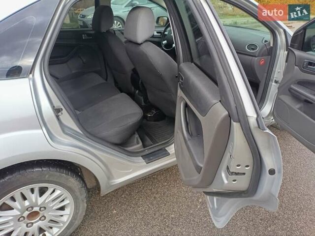 Форд Фокус 2005 у Києві на Automoto.ua Сірий Форд Фокус, об'ємом двигуна 1.56 л та пробігом 223 тис. км за 4900 $, фото 13 на Automoto.ua