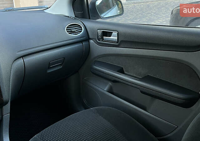 Форд Фокус 2005 в Виннице на Automoto.ua Серый Форд Фокус, объемом двигателя 1.6 л и пробегом 310 тыс. км за 3899 $, фото 16 на Automoto.ua