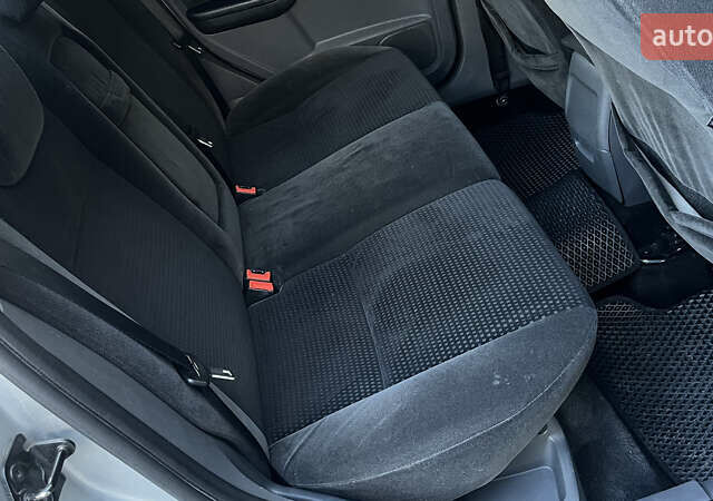 Форд Фокус 2005 в Виннице на Automoto.ua Серый Форд Фокус, объемом двигателя 1.6 л и пробегом 310 тыс. км за 3899 $, фото 25 на Automoto.ua