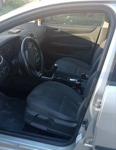 Серый Форд Фокус, объемом двигателя 1.6 л и пробегом 400 тыс. км за 3600 $, фото 4 на Automoto.ua