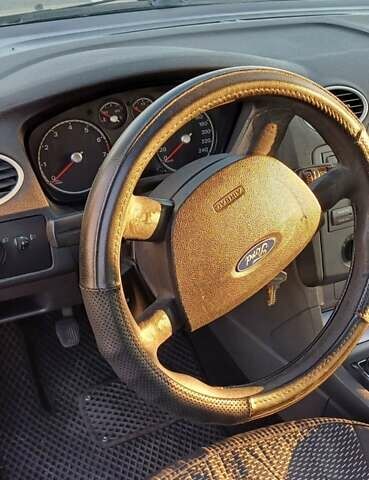 Серый Форд Фокус, объемом двигателя 1.4 л и пробегом 475 тыс. км за 3500 $, фото 7 на Automoto.ua