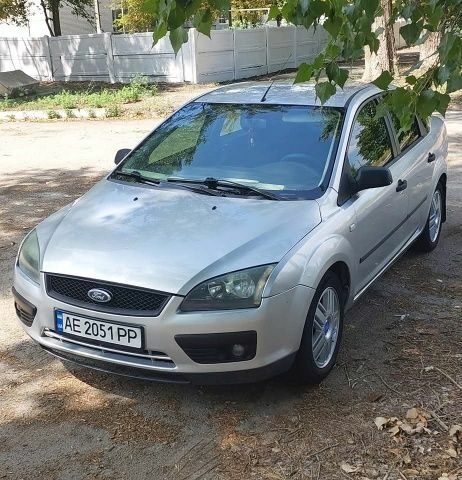 Серый Форд Фокус, объемом двигателя 1.6 л и пробегом 208 тыс. км за 4300 $, фото 5 на Automoto.ua