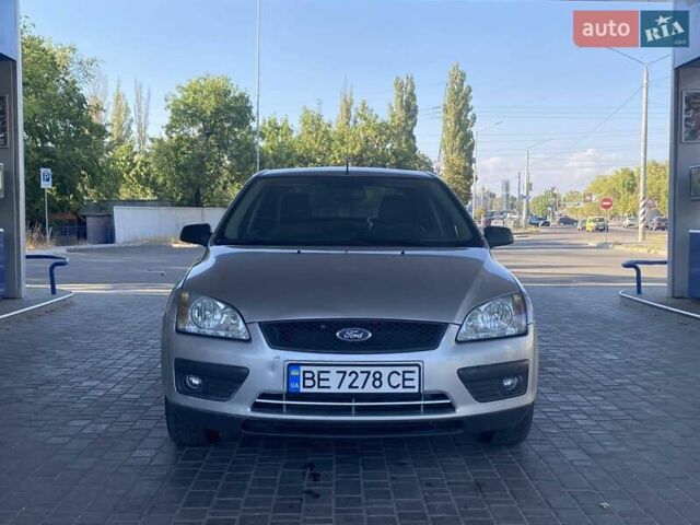 Сірий Форд Фокус, об'ємом двигуна 1.6 л та пробігом 263 тис. км за 4900 $, фото 3 на Automoto.ua