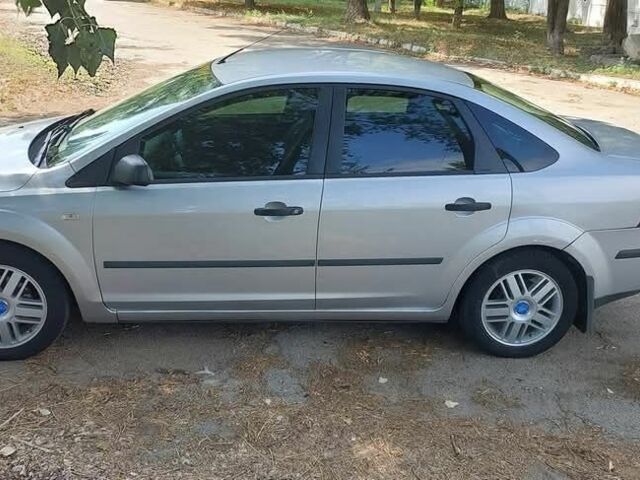 Серый Форд Фокус, объемом двигателя 1.6 л и пробегом 208 тыс. км за 4300 $, фото 3 на Automoto.ua