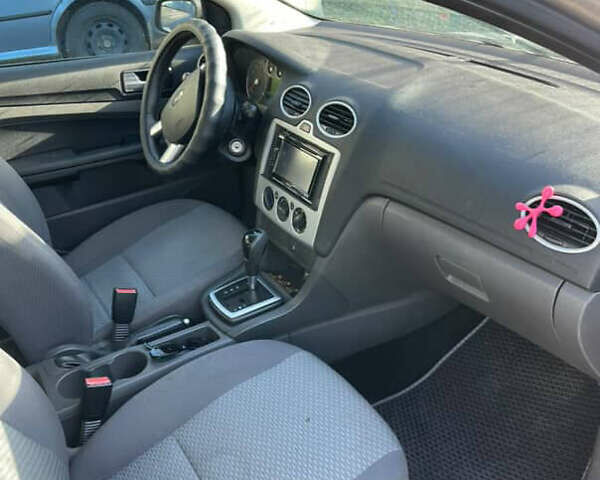 Серый Форд Фокус, объемом двигателя 1.6 л и пробегом 258 тыс. км за 4200 $, фото 9 на Automoto.ua