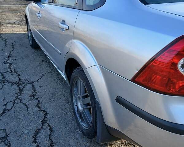 Сірий Форд Фокус, об'ємом двигуна 1.6 л та пробігом 291 тис. км за 4500 $, фото 9 на Automoto.ua