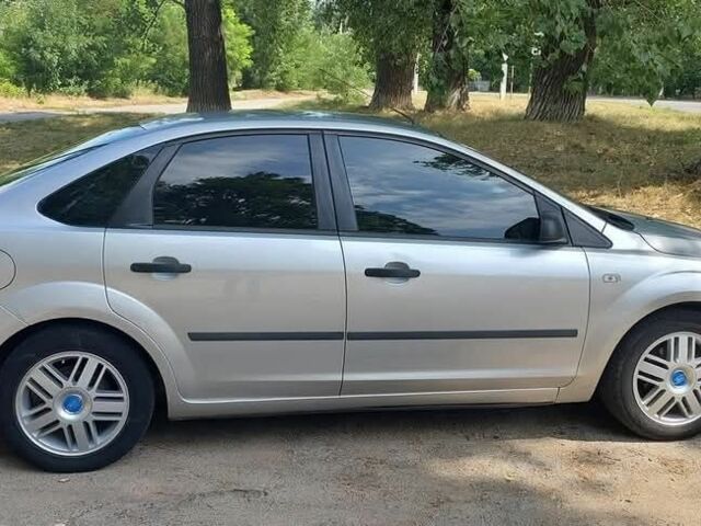 Серый Форд Фокус, объемом двигателя 1.6 л и пробегом 208 тыс. км за 4300 $, фото 7 на Automoto.ua