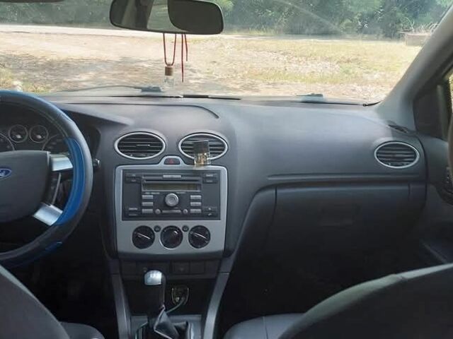 Серый Форд Фокус, объемом двигателя 1.6 л и пробегом 208 тыс. км за 4300 $, фото 2 на Automoto.ua