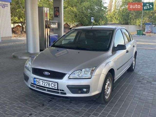 Сірий Форд Фокус, об'ємом двигуна 1.6 л та пробігом 263 тис. км за 4900 $, фото 2 на Automoto.ua