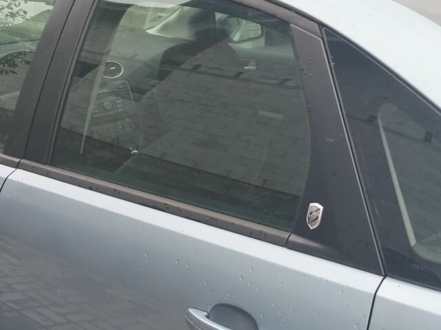 Сірий Форд Фокус, об'ємом двигуна 1.8 л та пробігом 246 тис. км за 4600 $, фото 3 на Automoto.ua