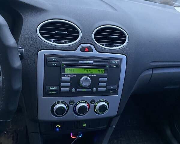 Серый Форд Фокус, объемом двигателя 1.6 л и пробегом 306 тыс. км за 3999 $, фото 11 на Automoto.ua