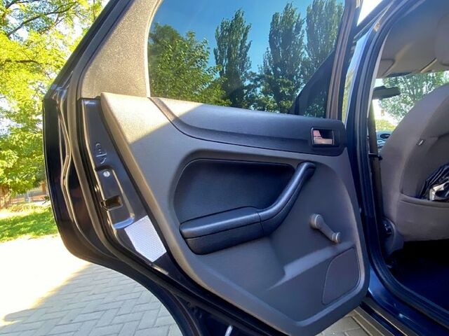 Сірий Форд Фокус, об'ємом двигуна 1.6 л та пробігом 191 тис. км за 4750 $, фото 4 на Automoto.ua