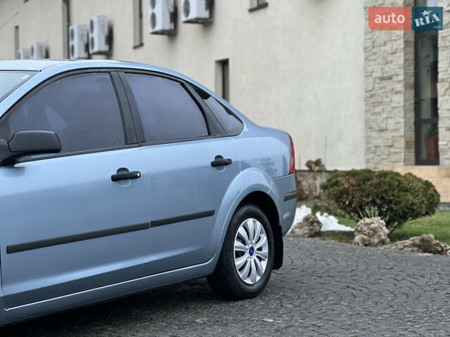 Серый Форд Фокус, объемом двигателя 1.6 л и пробегом 298 тыс. км за 2999 $, фото 6 на Automoto.ua