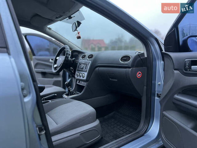 Серый Форд Фокус, объемом двигателя 1.6 л и пробегом 298 тыс. км за 2999 $, фото 36 на Automoto.ua