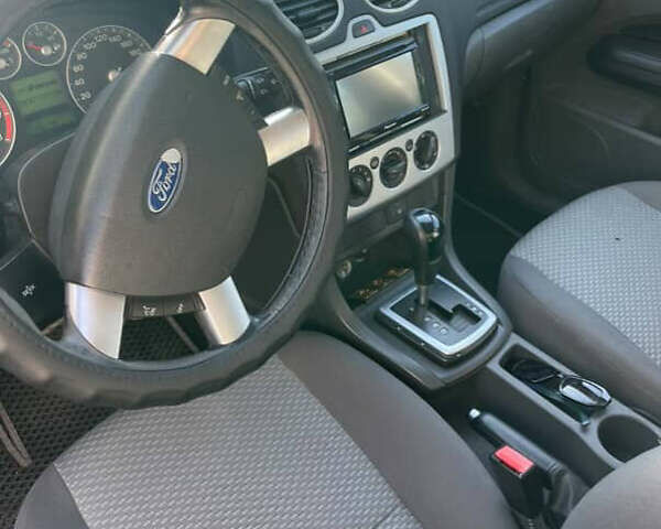 Серый Форд Фокус, объемом двигателя 1.6 л и пробегом 258 тыс. км за 4200 $, фото 6 на Automoto.ua