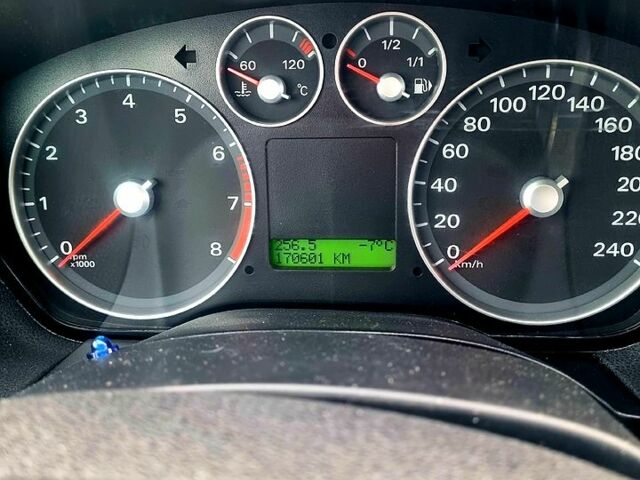 Сірий Форд Фокус, об'ємом двигуна 1.6 л та пробігом 1700 тис. км за 4200 $, фото 2 на Automoto.ua