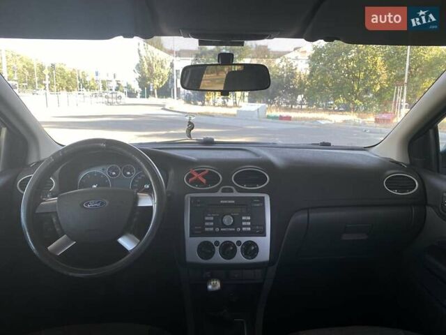 Сірий Форд Фокус, об'ємом двигуна 1.6 л та пробігом 263 тис. км за 4900 $, фото 27 на Automoto.ua