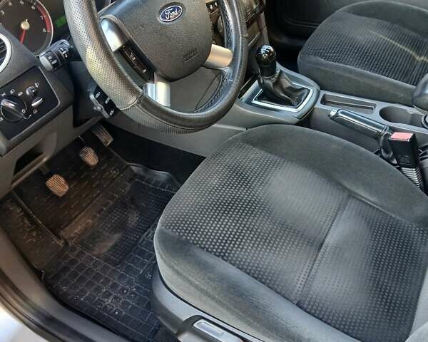 Сірий Форд Фокус, об'ємом двигуна 1.6 л та пробігом 291 тис. км за 4500 $, фото 5 на Automoto.ua