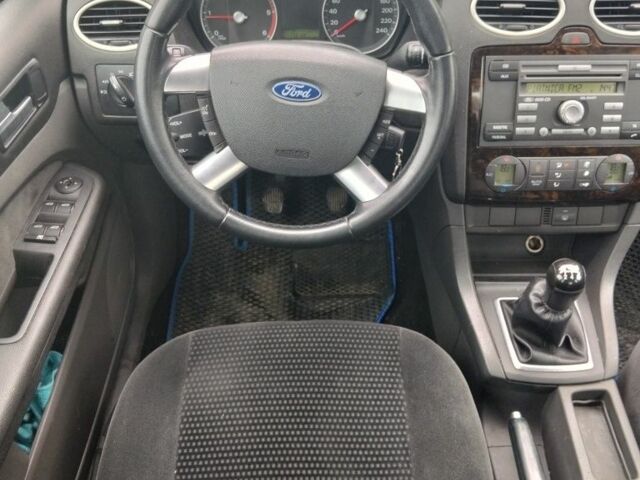 Сірий Форд Фокус, об'ємом двигуна 1.8 л та пробігом 246 тис. км за 4600 $, фото 4 на Automoto.ua