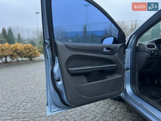 Серый Форд Фокус, объемом двигателя 1.6 л и пробегом 290 тыс. км за 2999 $, фото 41 на Automoto.ua