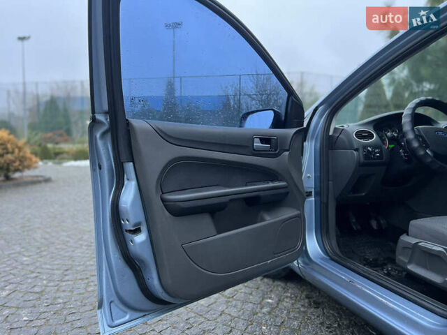 Серый Форд Фокус, объемом двигателя 1.6 л и пробегом 290 тыс. км за 2999 $, фото 37 на Automoto.ua