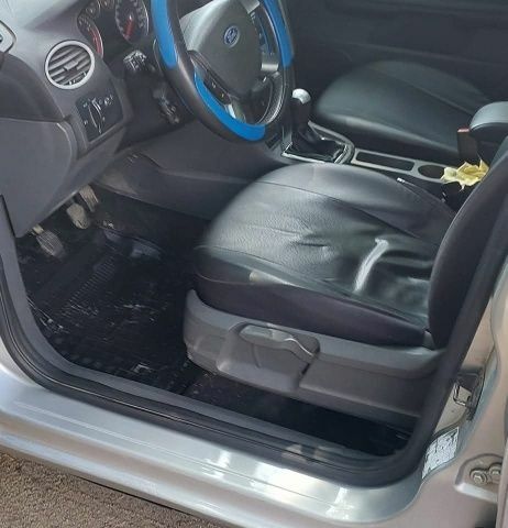 Серый Форд Фокус, объемом двигателя 1.6 л и пробегом 208 тыс. км за 4300 $, фото 4 на Automoto.ua