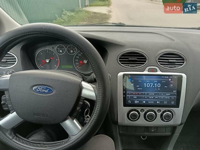 Серый Форд Фокус, объемом двигателя 1.6 л и пробегом 274 тыс. км за 4350 $, фото 5 на Automoto.ua