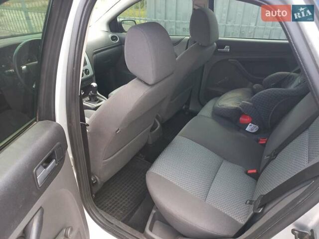 Серый Форд Фокус, объемом двигателя 1.6 л и пробегом 310 тыс. км за 4000 $, фото 9 на Automoto.ua