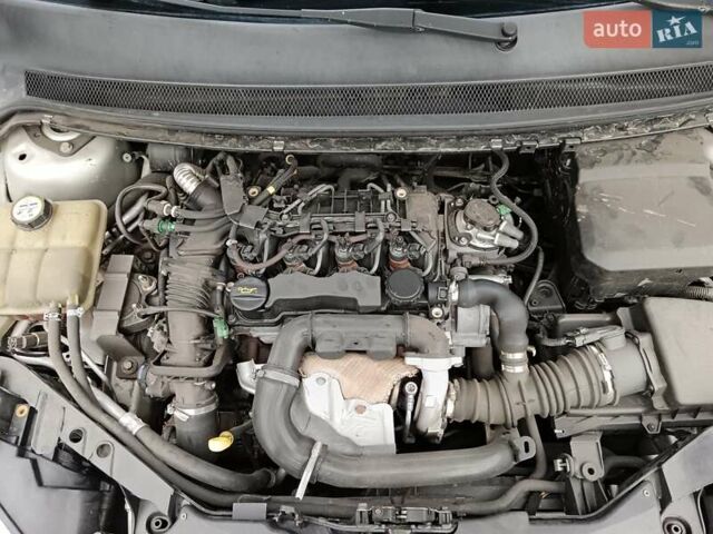 Серый Форд Фокус, объемом двигателя 1.6 л и пробегом 274 тыс. км за 4350 $, фото 8 на Automoto.ua