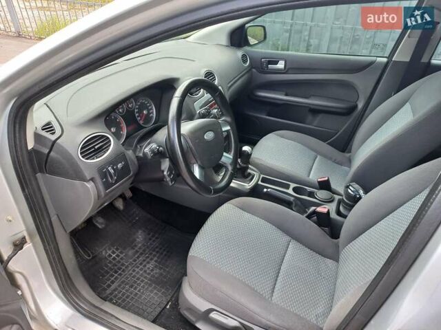 Серый Форд Фокус, объемом двигателя 1.6 л и пробегом 310 тыс. км за 4000 $, фото 4 на Automoto.ua
