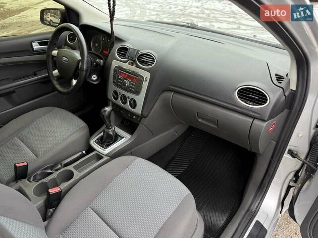 Серый Форд Фокус, объемом двигателя 1.6 л и пробегом 192 тыс. км за 4300 $, фото 18 на Automoto.ua