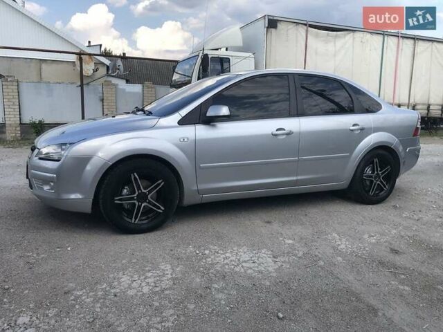 Форд Фокус 2007 в Запорожье на Automoto.ua Серый Форд Фокус, объемом двигателя 1.6 л и пробегом 270 тыс. км за 5600 $, фото 4 на Automoto.ua