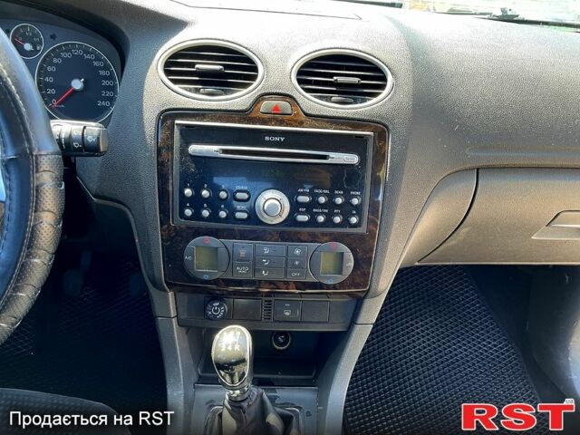 Серый Форд Фокус, объемом двигателя 1.6 л и пробегом 236 тыс. км за 3750 $, фото 10 на Automoto.ua