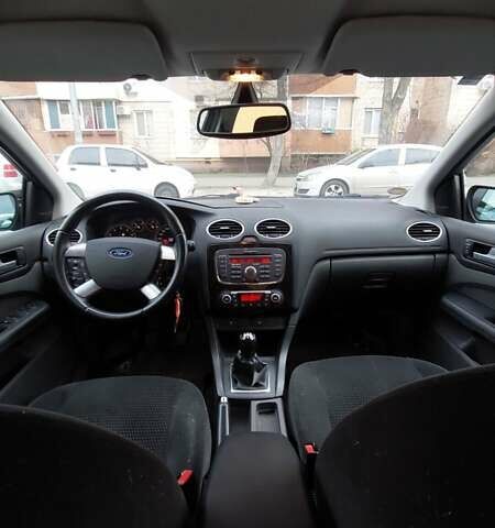 Серый Форд Фокус, объемом двигателя 1.6 л и пробегом 190 тыс. км за 4200 $, фото 13 на Automoto.ua