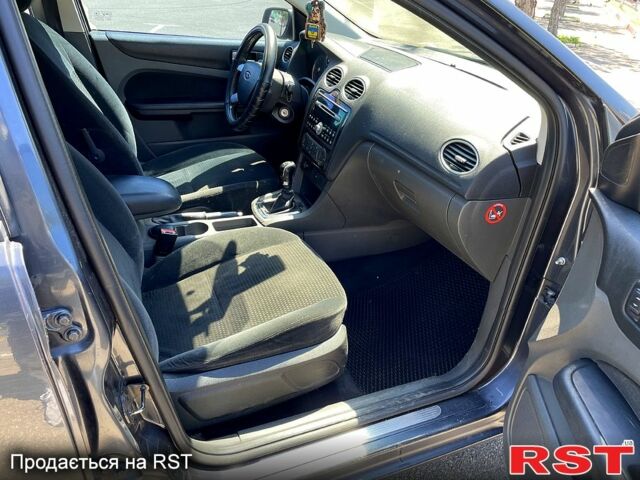 Серый Форд Фокус, объемом двигателя 1.6 л и пробегом 236 тыс. км за 3750 $, фото 11 на Automoto.ua