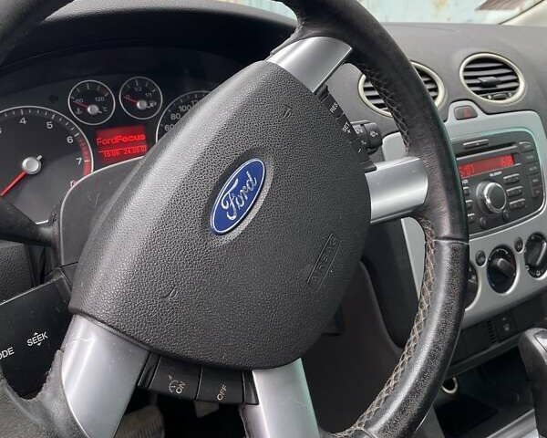 Серый Форд Фокус, объемом двигателя 1.6 л и пробегом 237 тыс. км за 5200 $, фото 5 на Automoto.ua