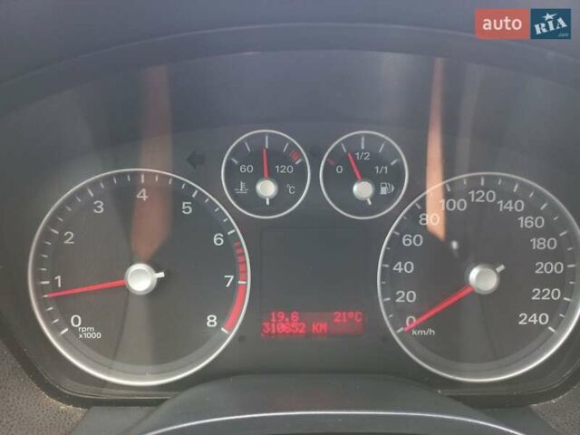 Серый Форд Фокус, объемом двигателя 1.6 л и пробегом 310 тыс. км за 4000 $, фото 1 на Automoto.ua