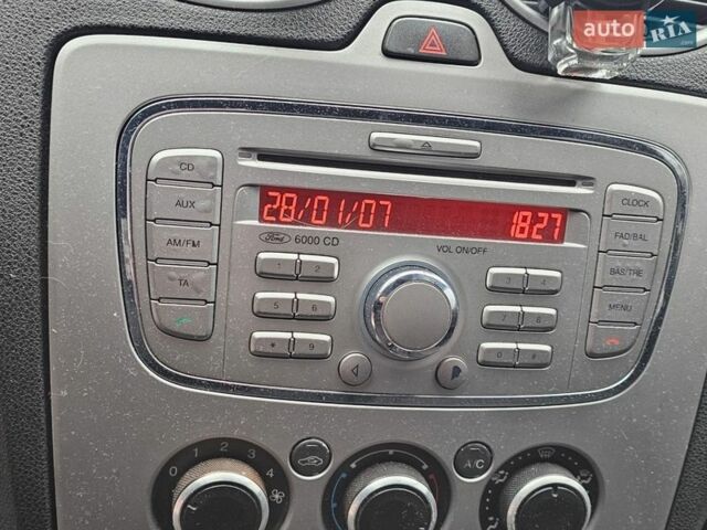 Серый Форд Фокус, объемом двигателя 1.6 л и пробегом 200 тыс. км за 2500 $, фото 14 на Automoto.ua