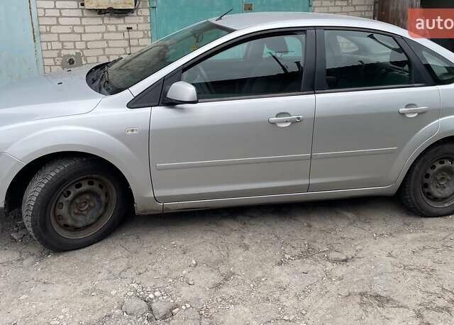 Серый Форд Фокус, объемом двигателя 1.6 л и пробегом 237 тыс. км за 5200 $, фото 3 на Automoto.ua