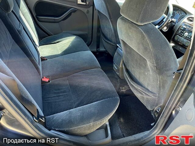 Серый Форд Фокус, объемом двигателя 1.6 л и пробегом 236 тыс. км за 3750 $, фото 8 на Automoto.ua