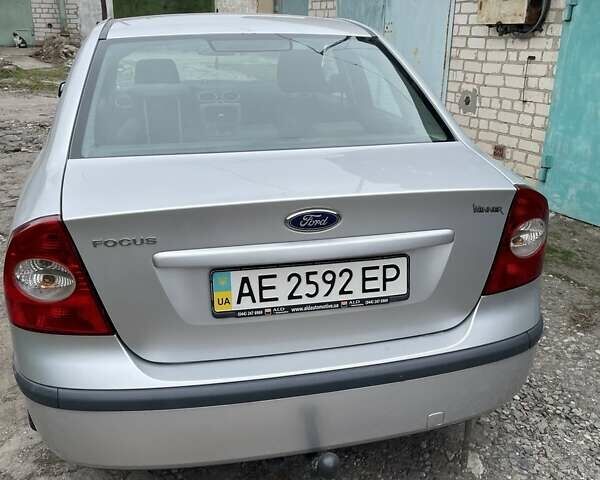 Серый Форд Фокус, объемом двигателя 1.6 л и пробегом 237 тыс. км за 5200 $, фото 2 на Automoto.ua