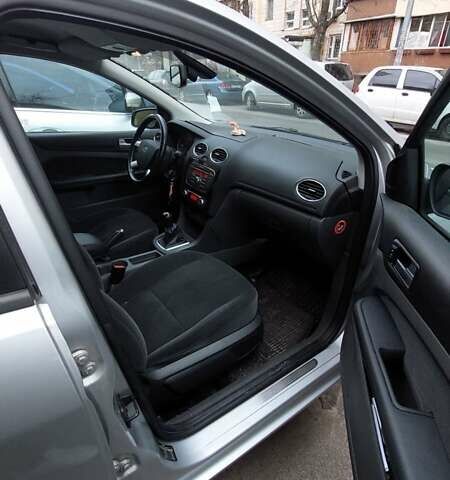 Серый Форд Фокус, объемом двигателя 1.6 л и пробегом 190 тыс. км за 4200 $, фото 11 на Automoto.ua