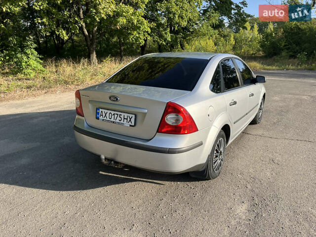Серый Форд Фокус, объемом двигателя 1.6 л и пробегом 170 тыс. км за 5800 $, фото 2 на Automoto.ua