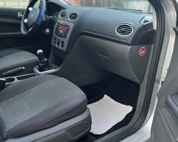 Серый Форд Фокус, объемом двигателя 1.56 л и пробегом 270 тыс. км за 5955 $, фото 3 на Automoto.ua