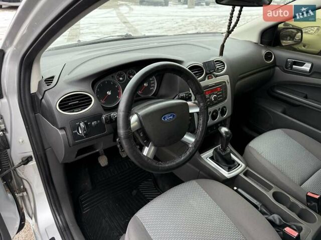 Серый Форд Фокус, объемом двигателя 1.6 л и пробегом 192 тыс. км за 4300 $, фото 7 на Automoto.ua